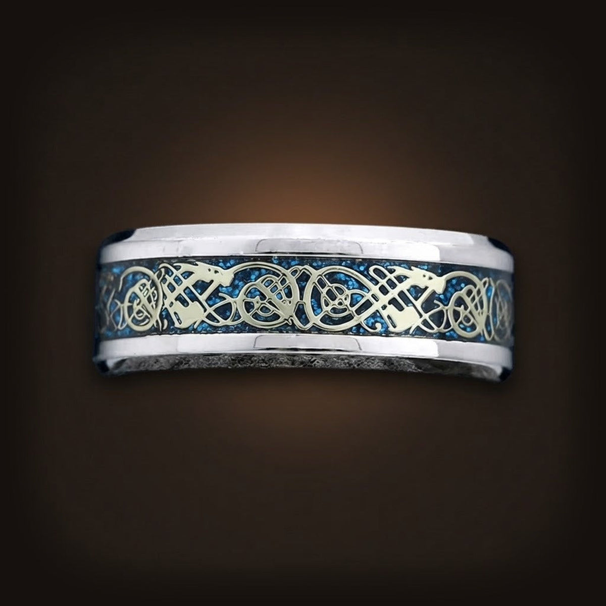 Alliance plate de 8 mm en acier poli, bande d'entrelacs dorés sur fond bleu, bords biseautés