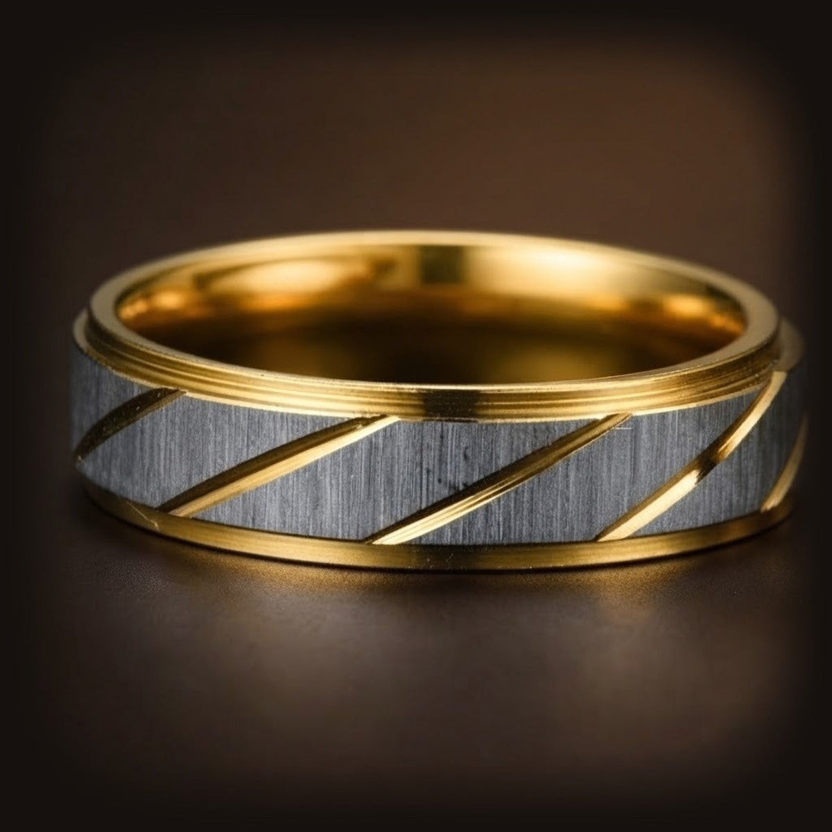 Bague viking couple vagues celtiques, modèle homme 6 mm : bande en acier brossé, liserés et rainures diagonales dorés