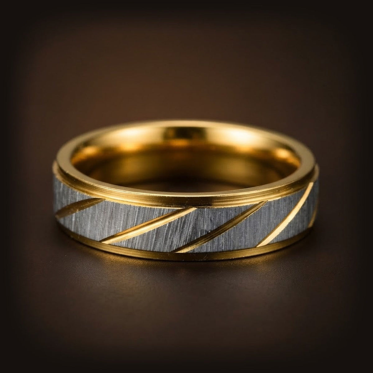 Bague viking couple vagues celtiques, modèle femme 4 mm : bande en acier brossé, liserés et rainures diagonales dorés