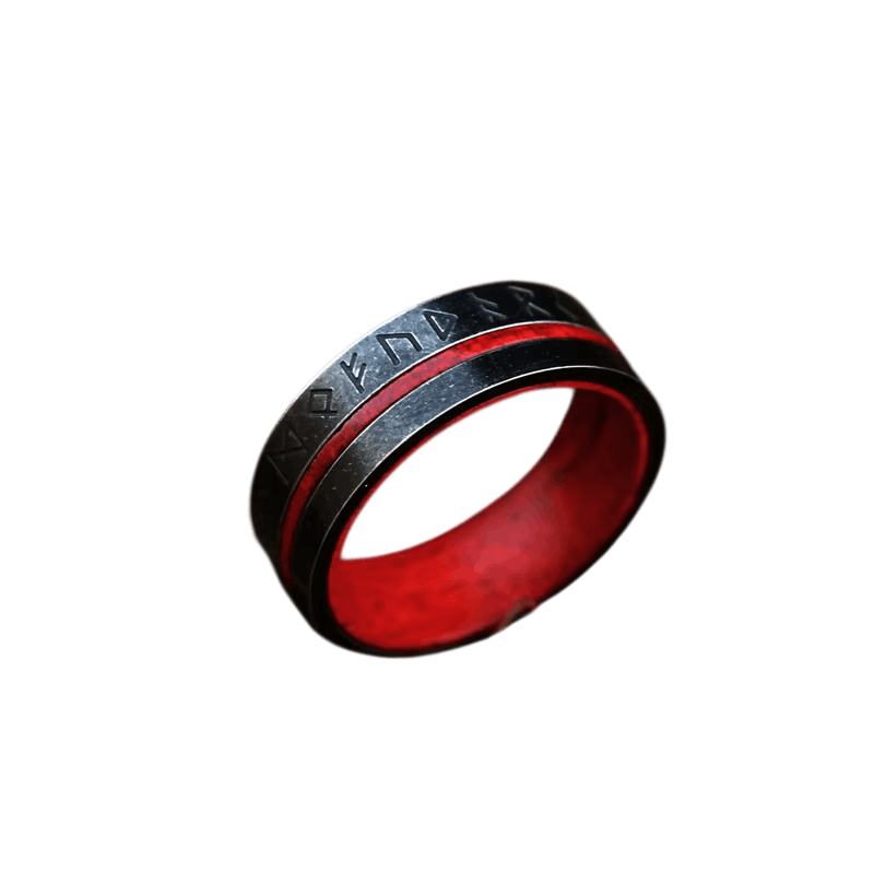 Anneau viking en acier sombre à liseré rouge, runes du Futhark gravées sur toute la circonférence, sur fond blanc