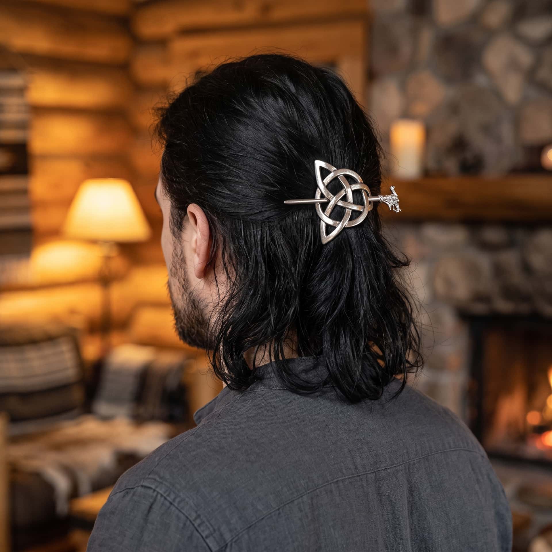 Barrette Viking Triquetra et Dragon, porté