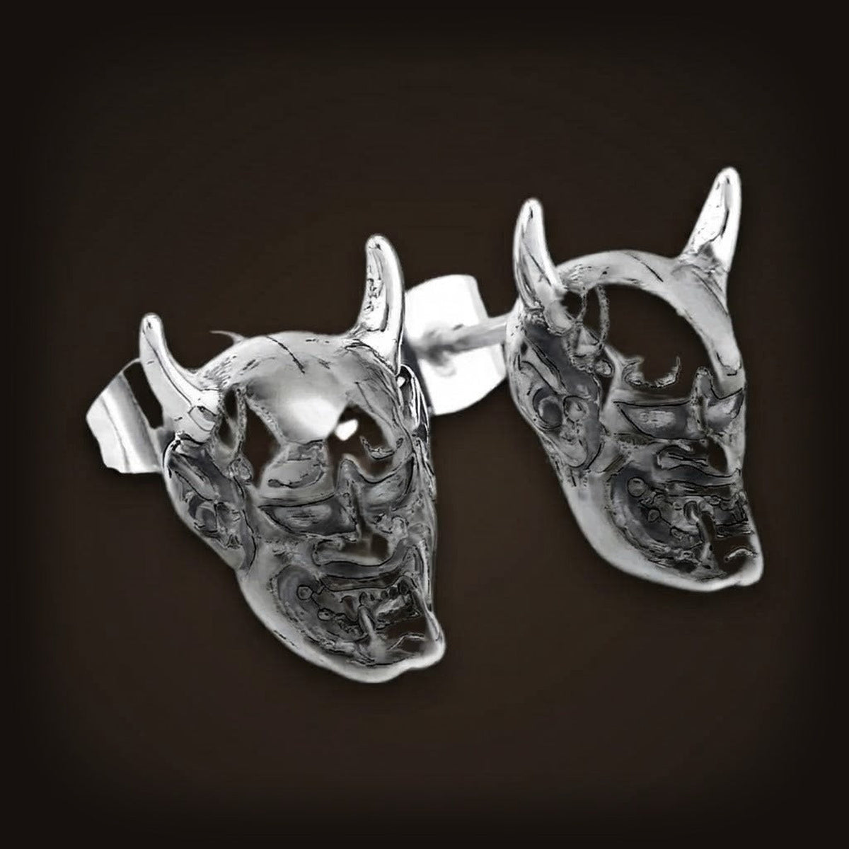 Paire de puces d'oreilles masque de démon cornu en acier inoxydable, crocs et cornes recourbées