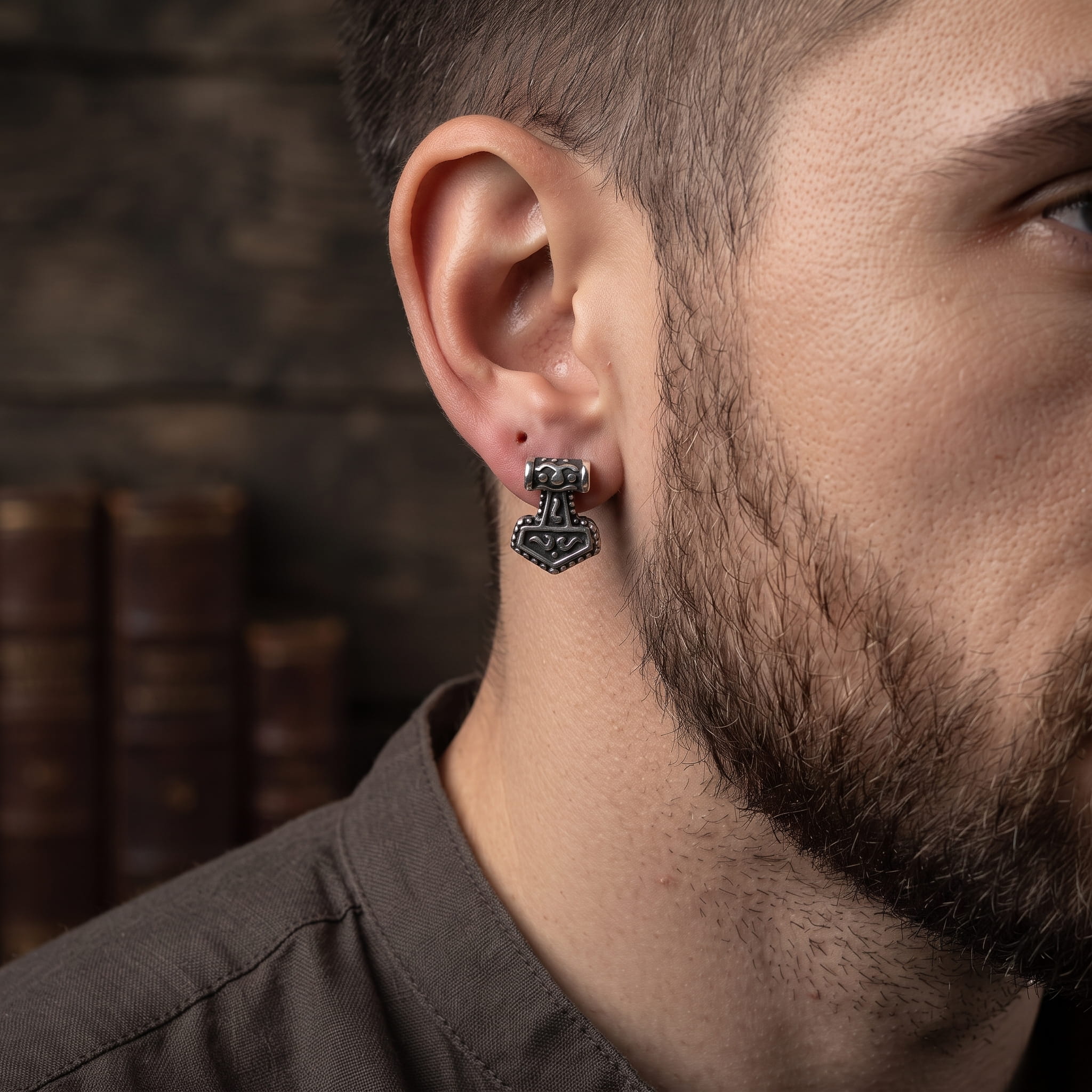 Puce d'oreille viking Mjölnir marteau de Thor en acier portée au lobe