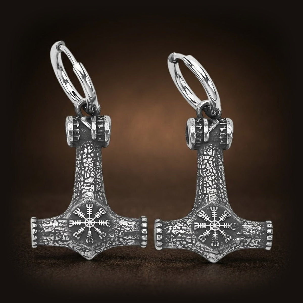 Boucles d'oreilles Mjölnir en acier inoxydable suspendues à une créole, Vegvísir gravé dans un cercle sur la tête