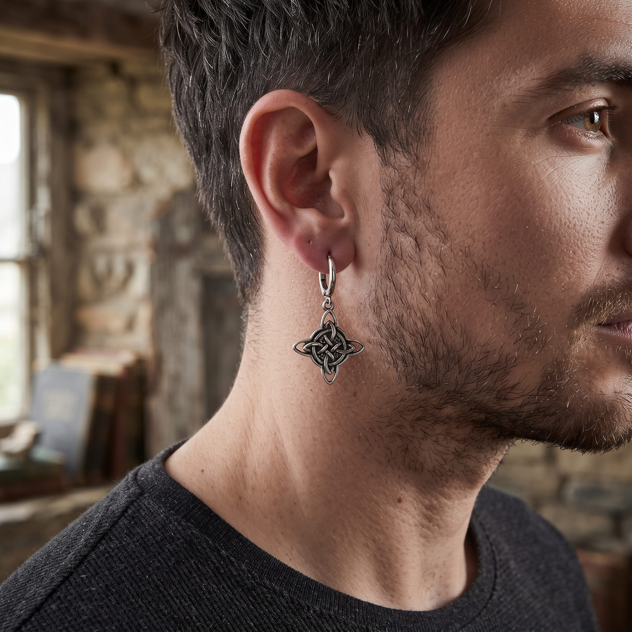 Pendante viking nœud nordique en acier portée à l'oreille, entrelacs en losange