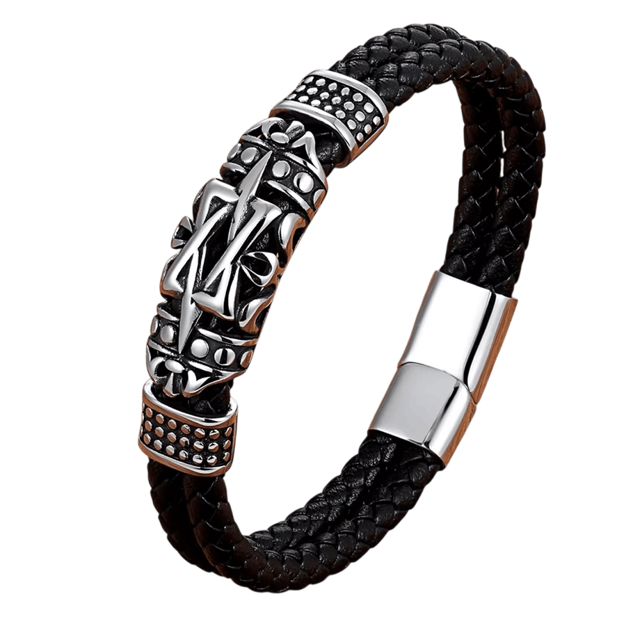 Bracelet Cuir Tressé Double Rang : Plaque Ouvragée, Fermoir Aimanté, vue de détail sur fond blanc