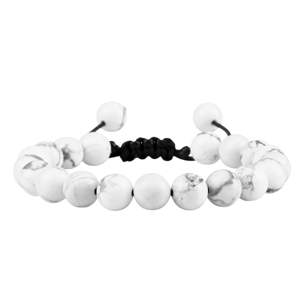 Bracelet de Perles en Howlite Blanche : Cordon Coulissant, vue de détail sur fond blanc