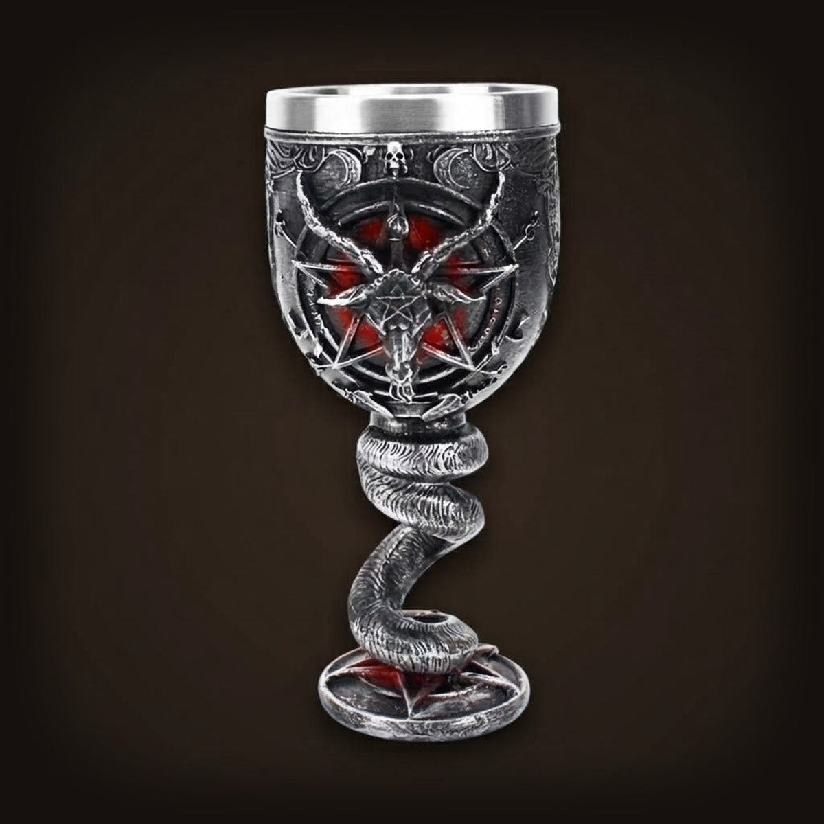 Calice Baphomet en résine sculptée argent, pentagramme sabbatique rouge et fût à deux serpents