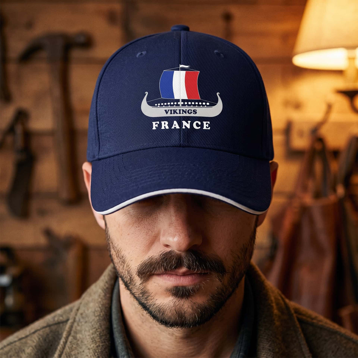 Homme portant la Casquette Viking Drakkar Vikings France