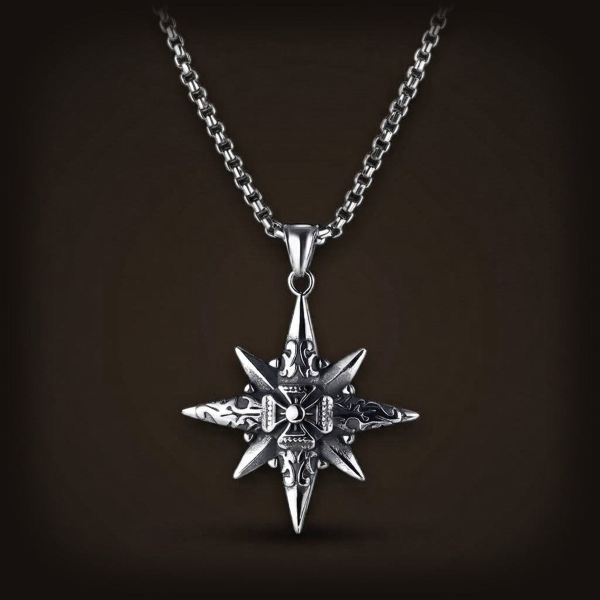 Pendentif étoile à huit branches en acier inoxydable, pointes effilées et centre orné