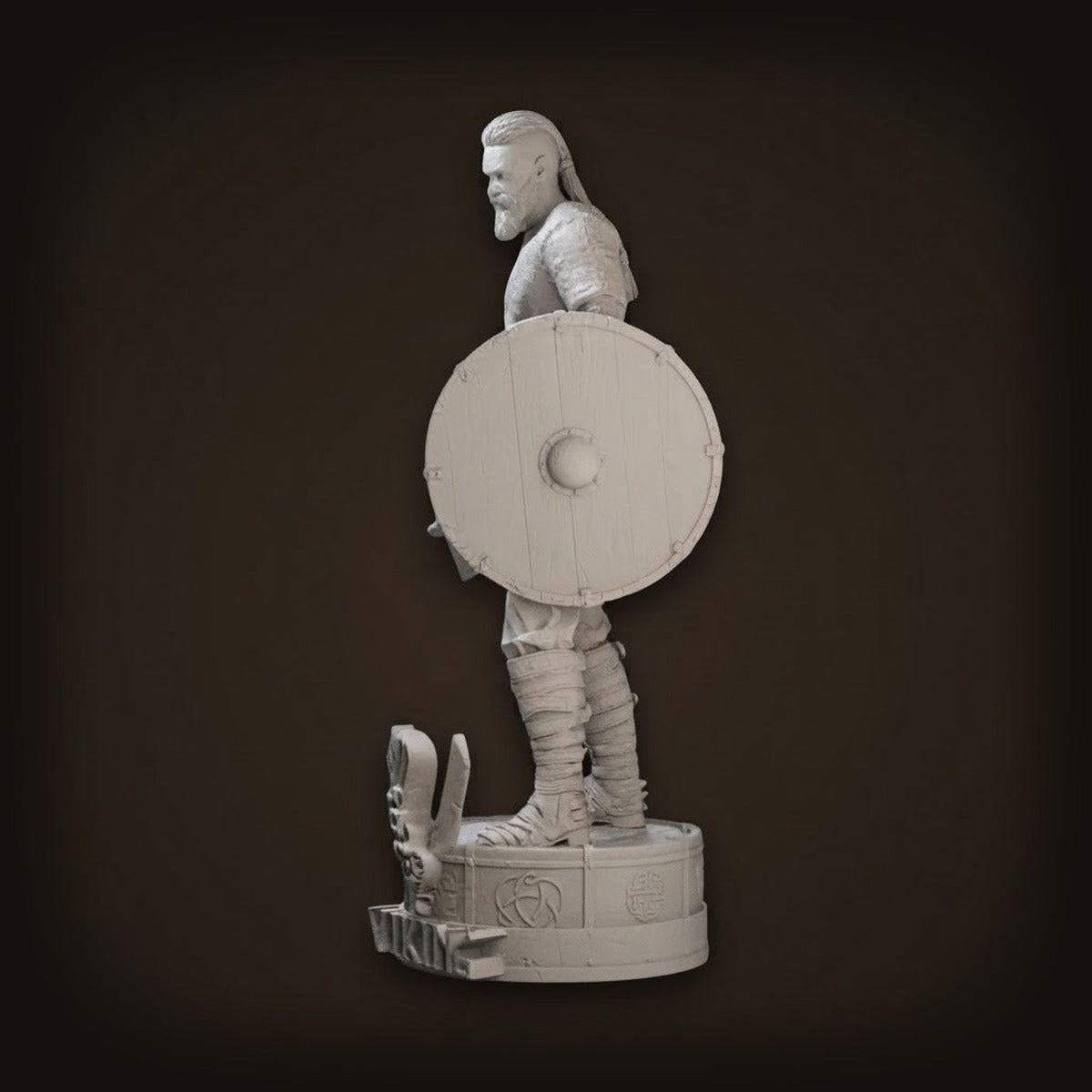 Figurine Ragnar Lothbrok en résine 75 mm à peindre, vue de profil derrière son bouclier rond