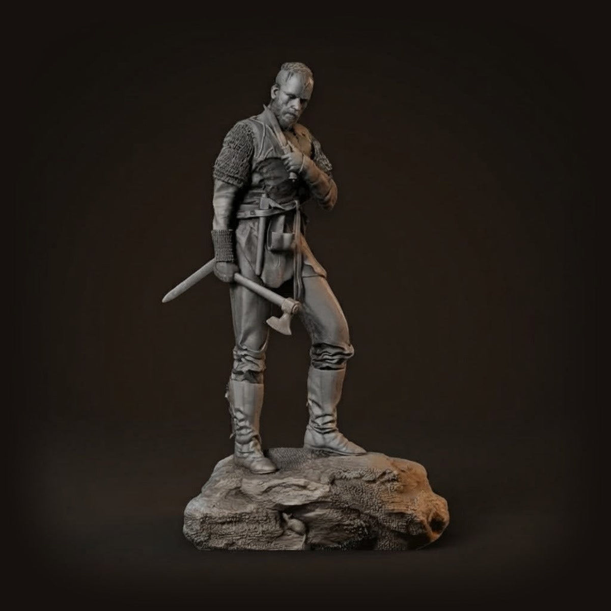 Figurine Floki en résine 1/24 à peindre, debout sur un rocher avec sa hache et son épée, vue de face