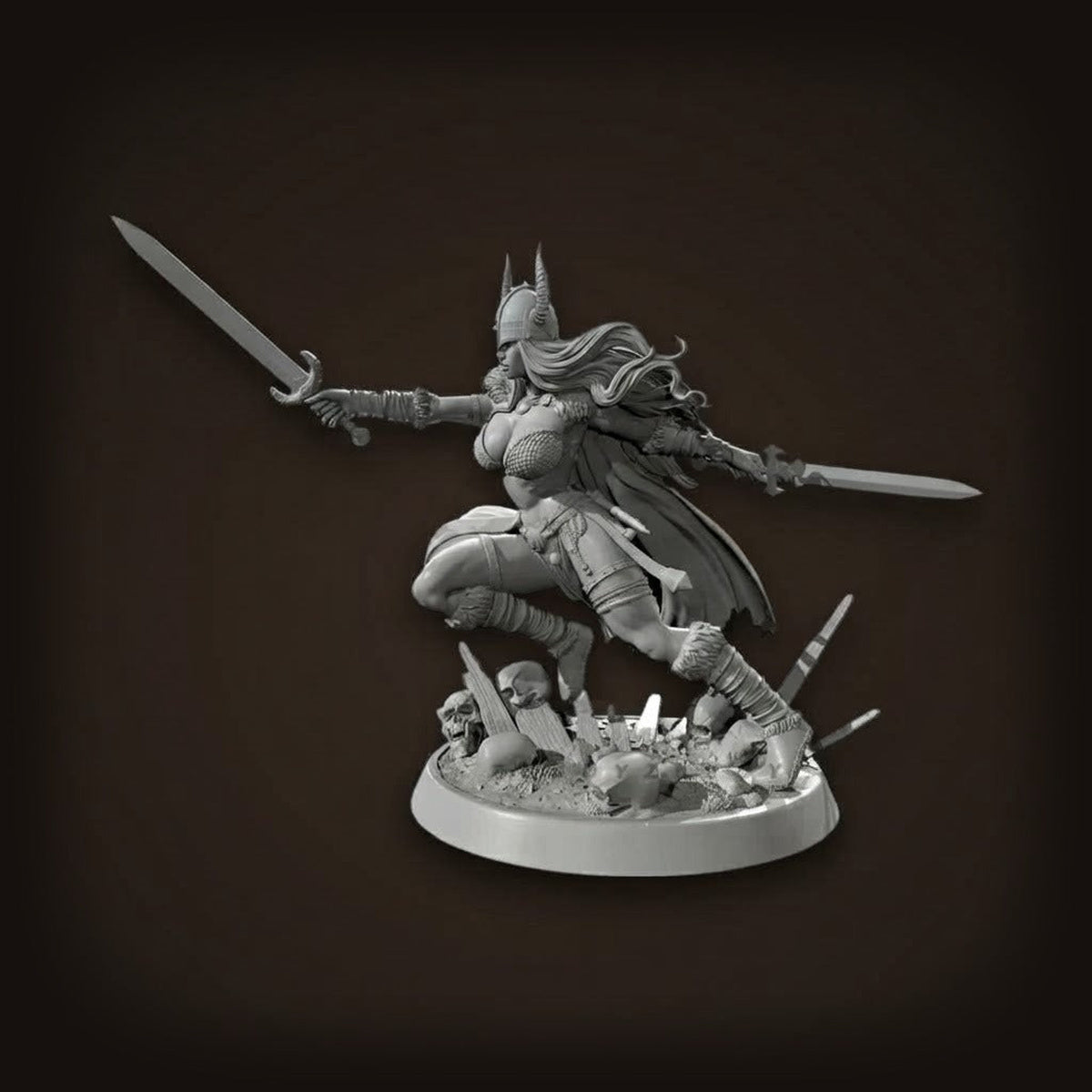 Figurine Valkyrie viking en résine non peinte, vue de trois quarts : guerrière bondissant, épées tendues, socle aux crânes