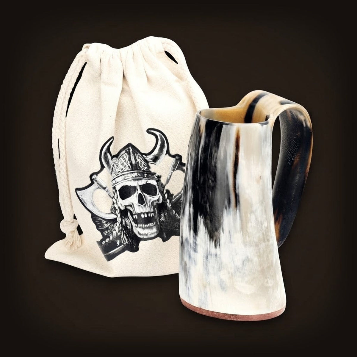 Mug viking en corne naturelle claire marbrée de noir, livré avec son sac en jute au crâne casqué