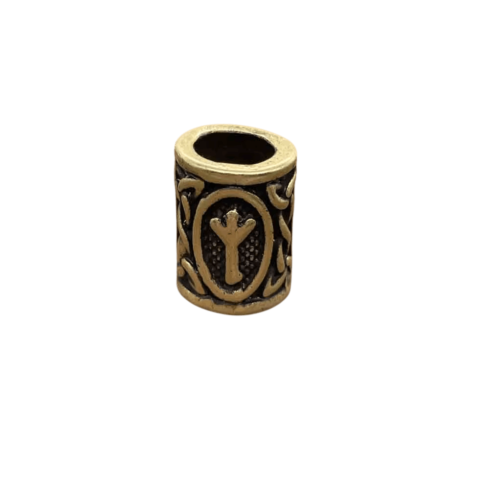 Perle viking cylindrique en alliage bronze patiné, rune Algiz, perçage traversant visible, sur fond blanc