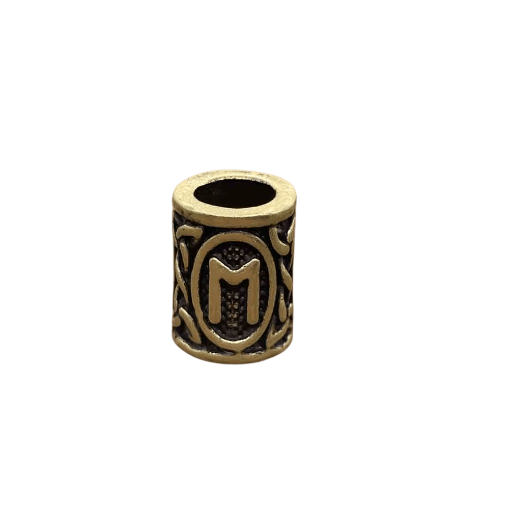 Perle viking cylindrique en alliage bronze patiné, rune Ehwaz, perçage traversant visible, sur fond blanc