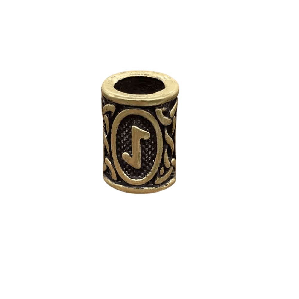 Perle viking cylindrique en alliage bronze patiné, rune Eihwaz, perçage traversant visible, sur fond blanc