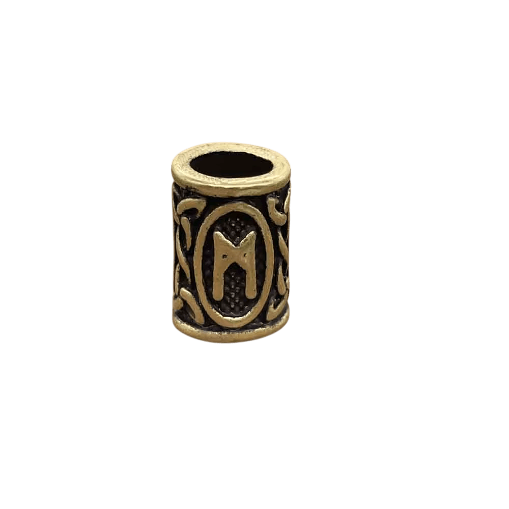 Perle viking cylindrique en alliage bronze patiné, rune Mannaz, perçage traversant visible, sur fond blanc