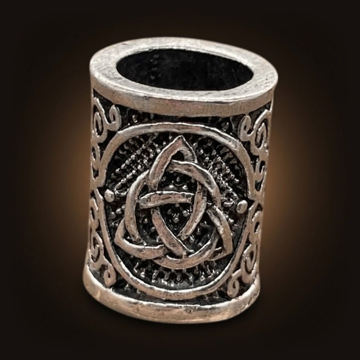 Perle viking cylindrique en alliage argent vieilli, triquetra en médaillon, perçage traversant visible