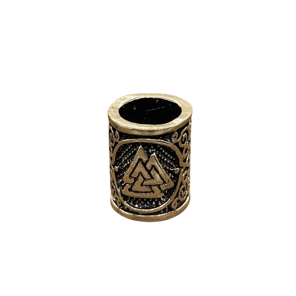 Perle viking cylindrique en alliage bronze patiné, Valknut à trois triangles, perçage traversant visible, sur fond blanc