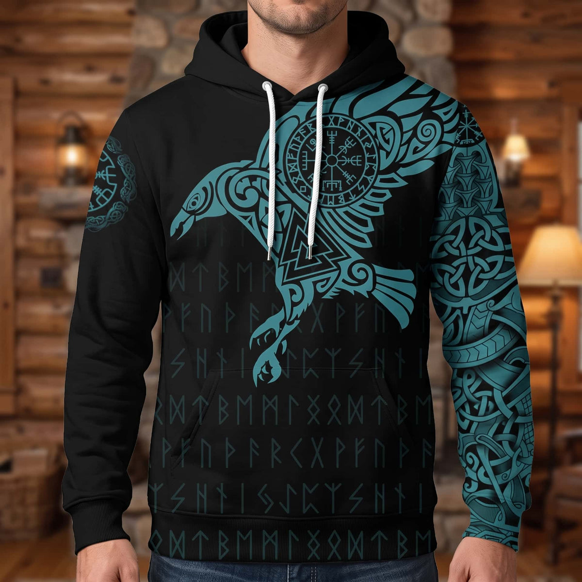 Homme portant le Sweat à Capuche Viking Corbeau d'Odin et Vegvísir, coloris turquoise