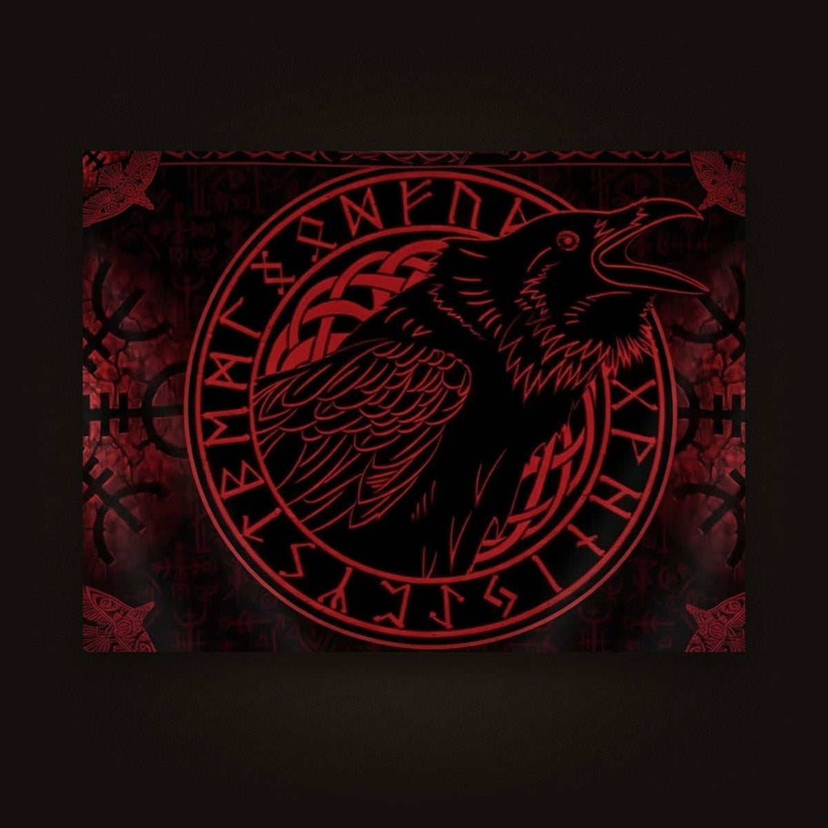 Tenture Viking Corbeau Hurlant & Cercle Runique — Rouge Sang, vue d'ensemble de la tenture à plat