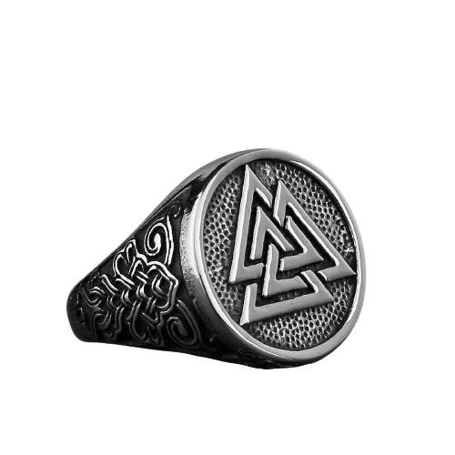 Bague viking chevaliere valknut trois triangles entrelaces en acier inoxydable poli.