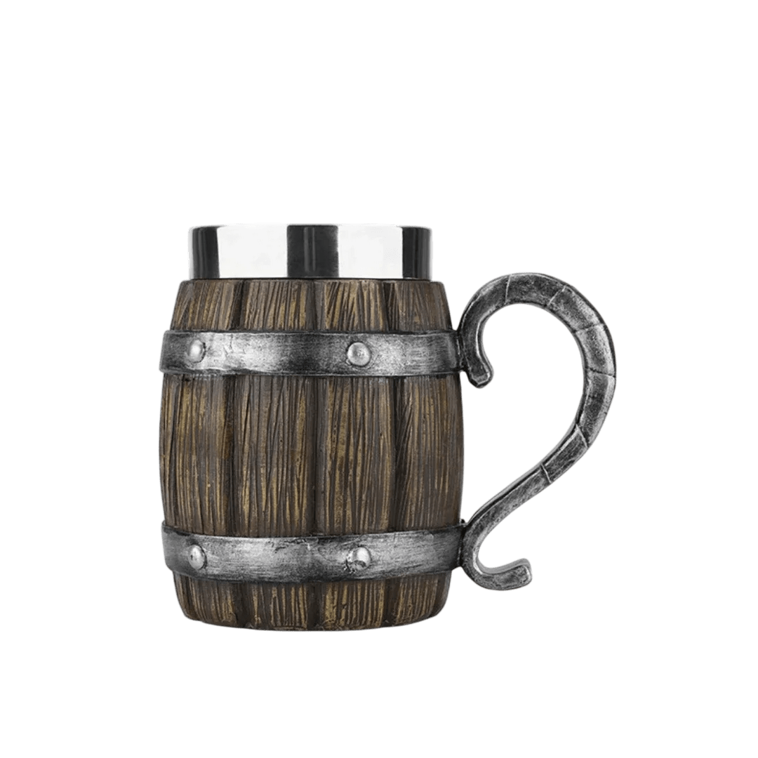 Chope viking tonneau 600ml avec anse métallique courbée imitation corne de bélier. Mug isotherme style médiéval.