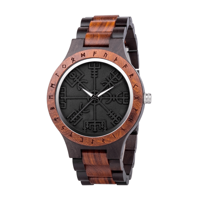 Montre Viking bicolore en bois rouge et noir. Cadran noir avec le symbole de la boussole Vegvisir en relief noir mat. Modèle Le Souffle de Muspelheim.