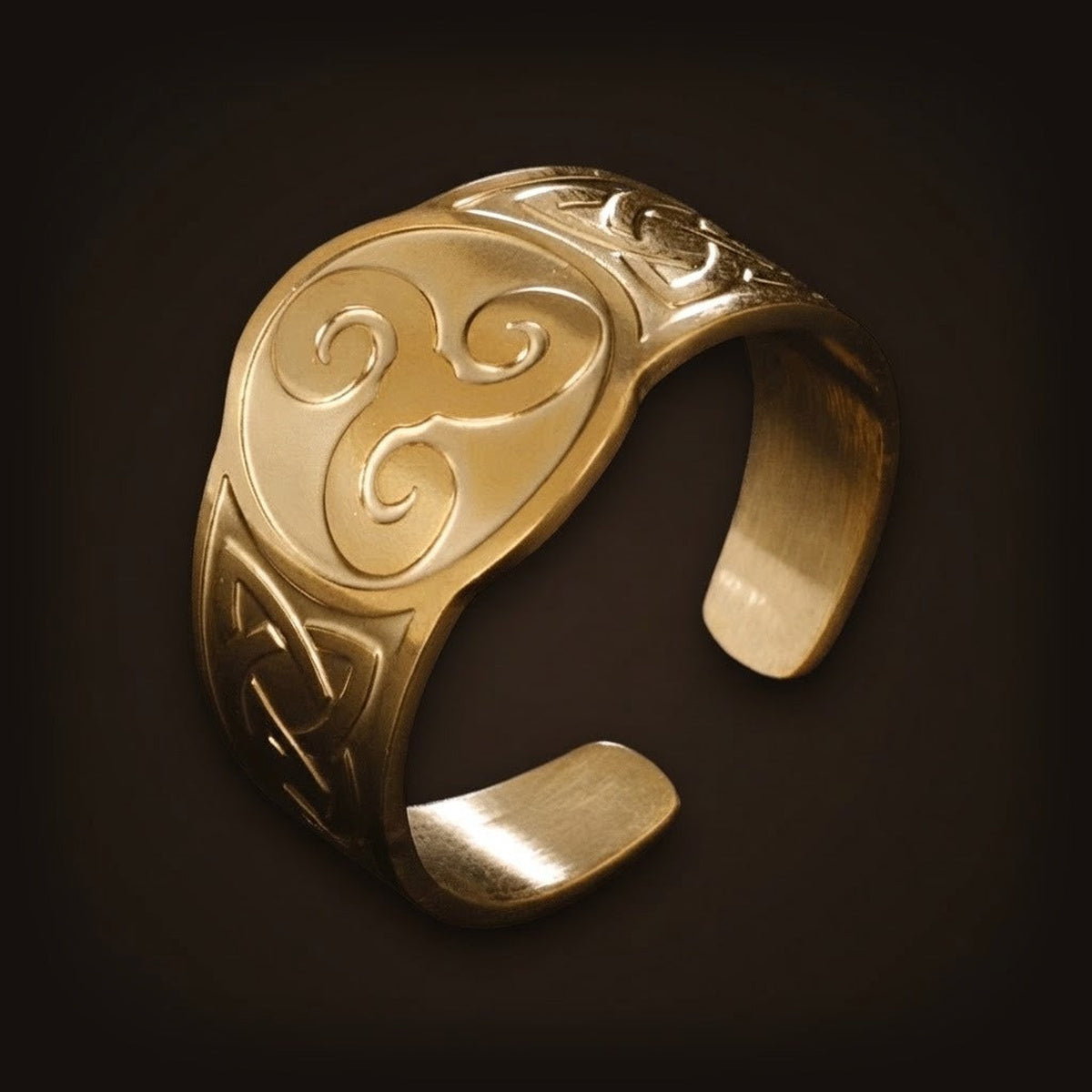 Anneau ouvert à spirales celtiques, version dorée