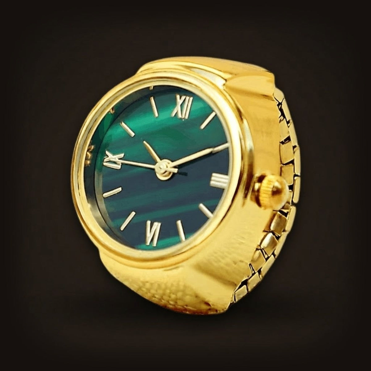 Bague montre en acier doré, cadran vert veiné à chiffres romains et aiguilles dorées