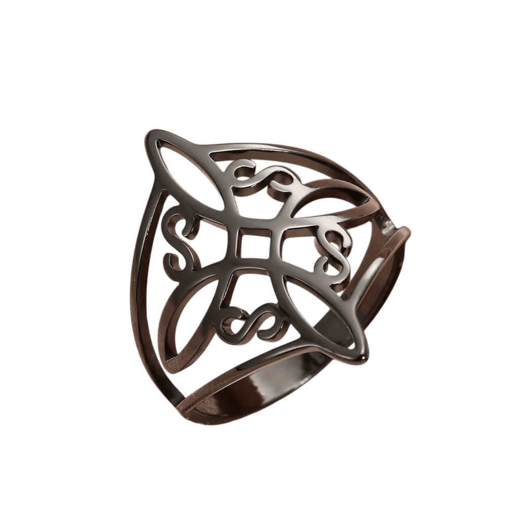 Bague Nœud de Sorcière Noire : Plateau Ajouré, vue de détail sur fond blanc
