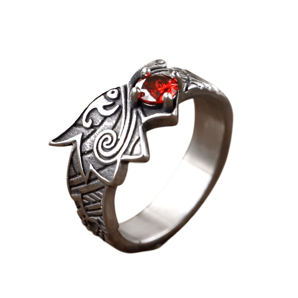 Bague en acier, tête de dragon de profil ciselée de spirales, œil en zircon rouge