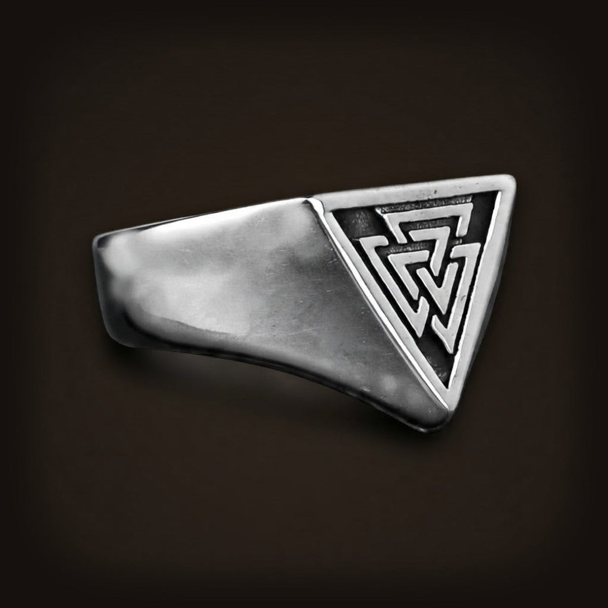 Bague viking chevalière valknut triangulaire en acier inoxydable poli minimaliste