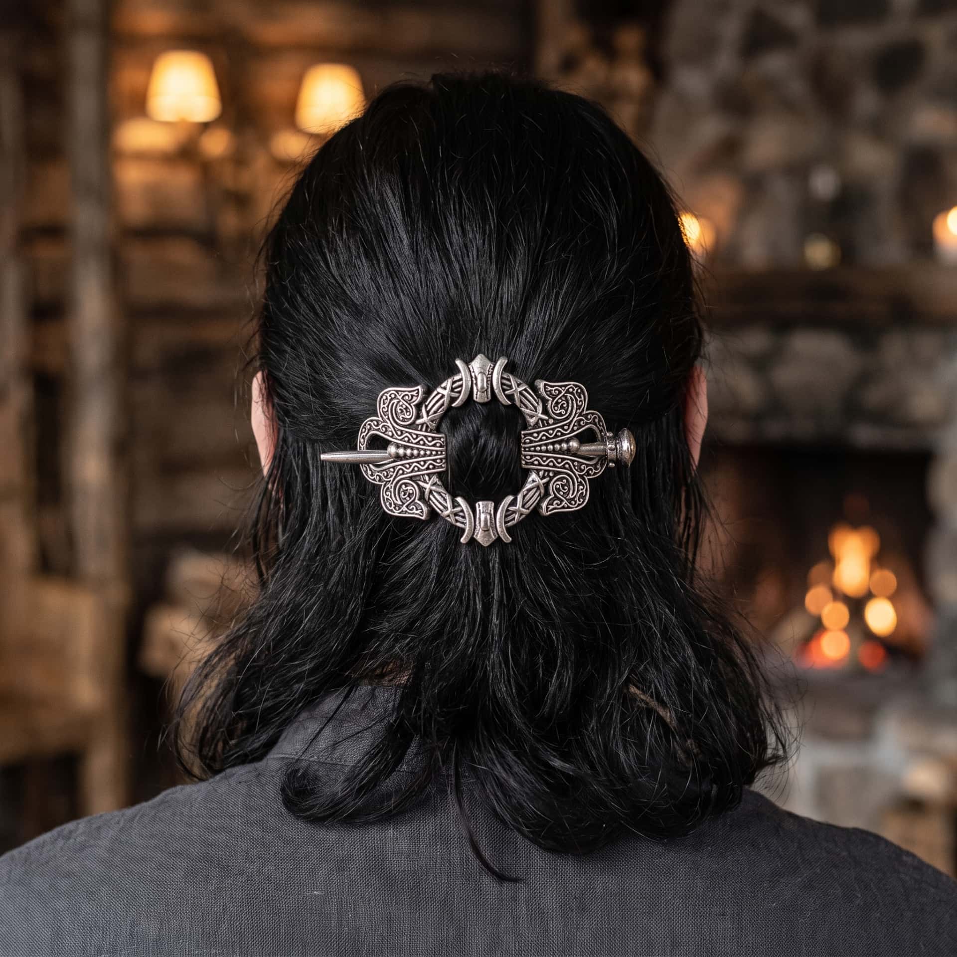 Barrette Viking Cercle Runique et Dragons, porté