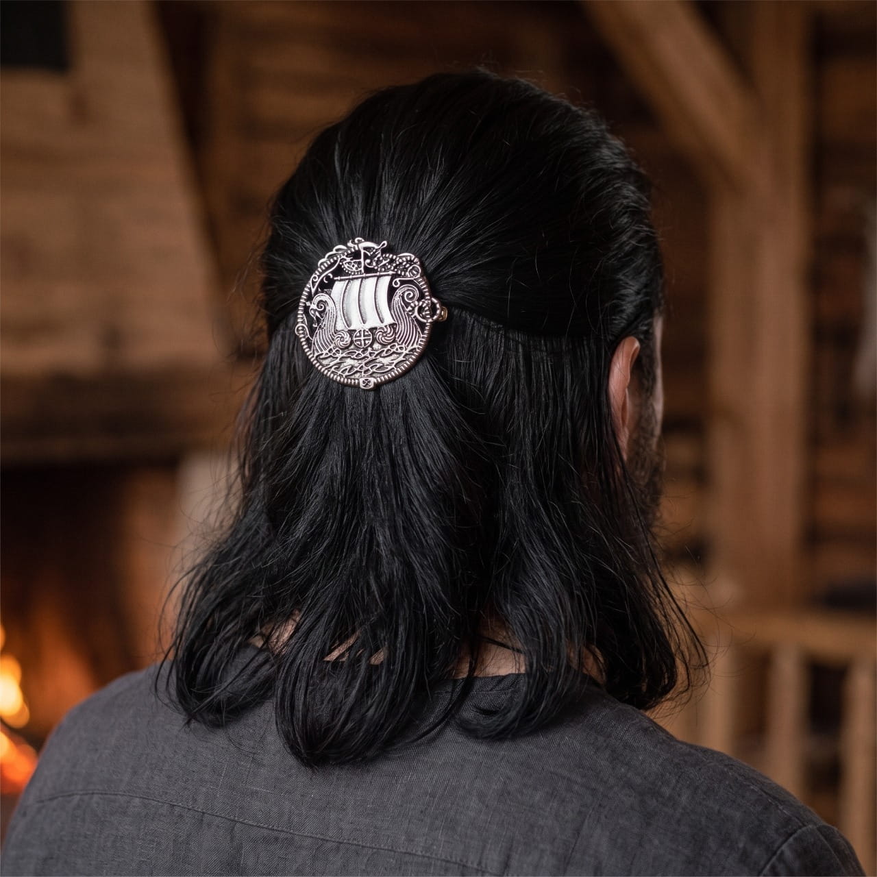 Barrette Viking Drakkar sous Voile, porté