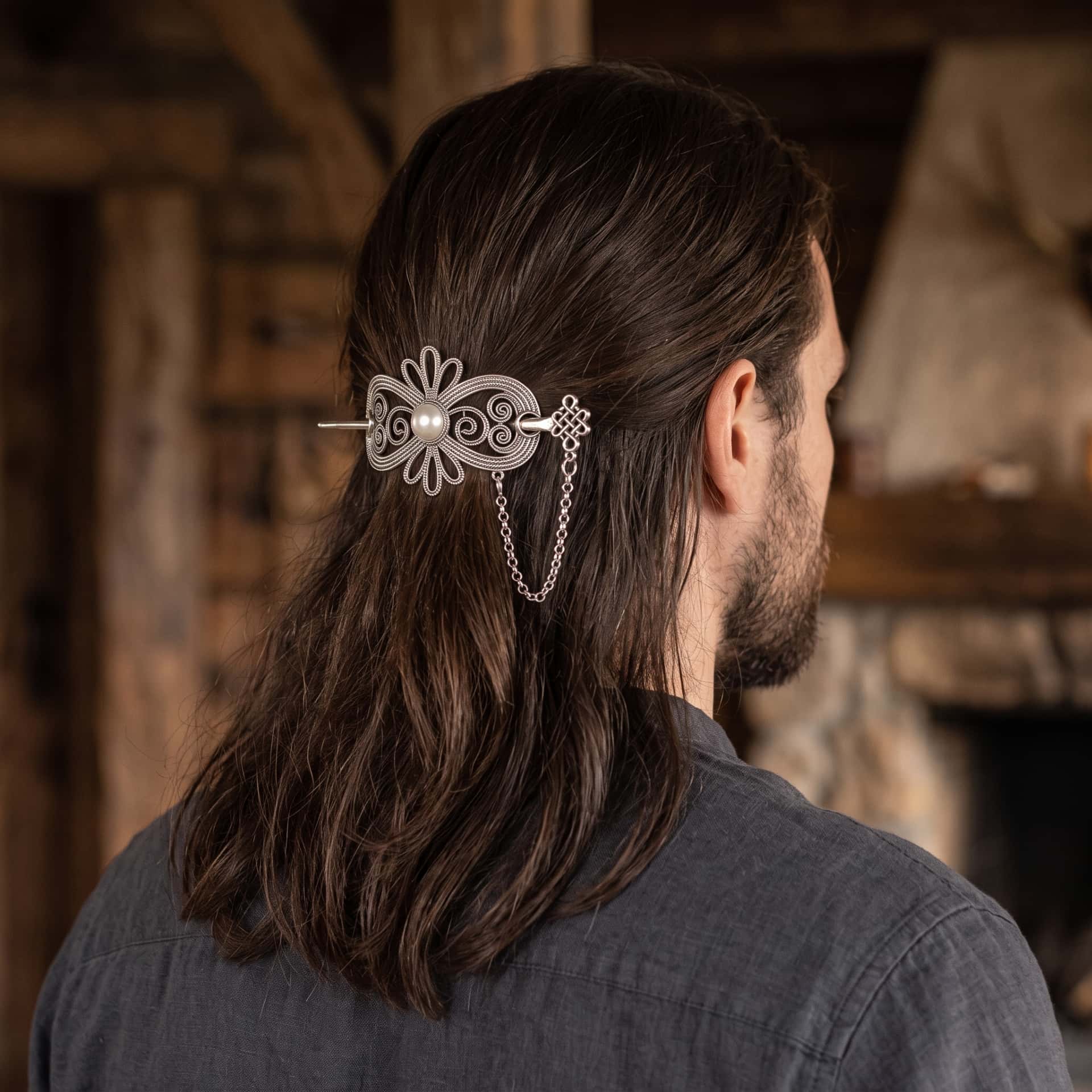 Barrette Viking Filigrane Fleur et Perle, porté