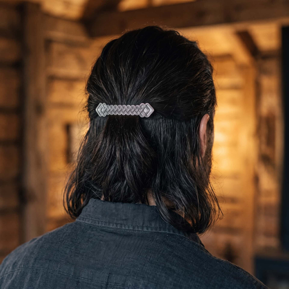 Barrette Viking Tressée Argentée, porté