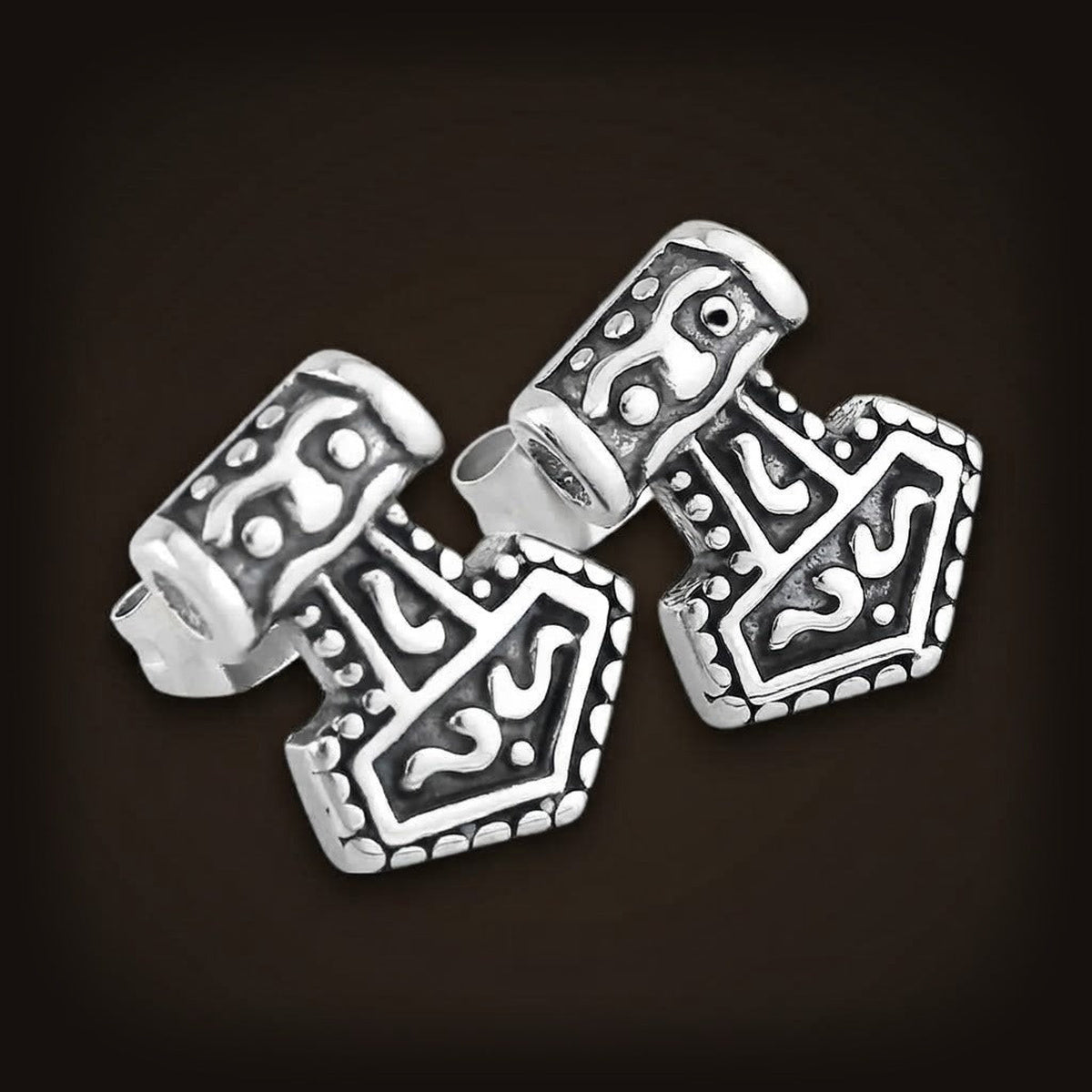 Puce d'oreille Mjölnir en acier inoxydable, tête de marteau gravée d'entrelacs nordiques