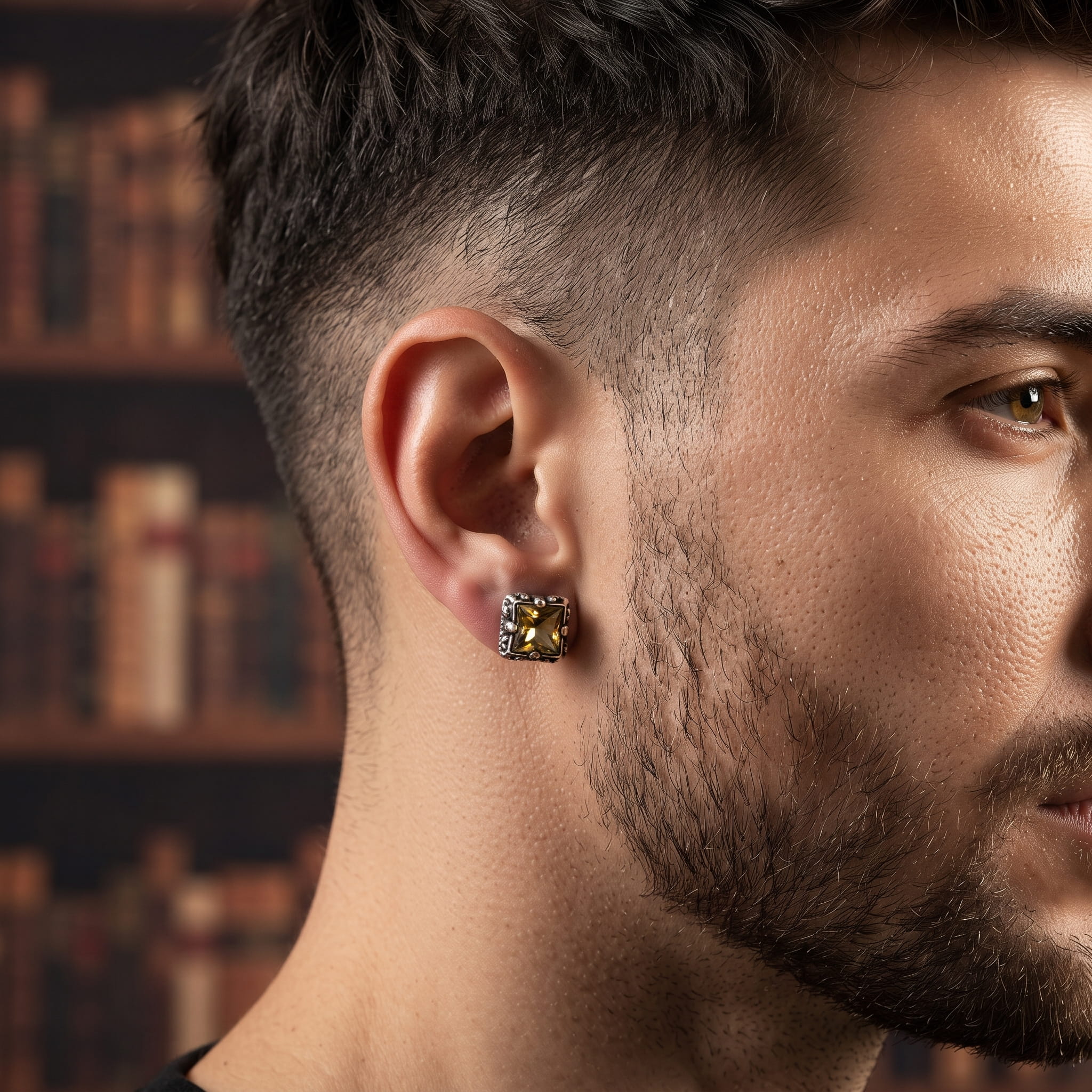 Puce d'oreille zircon citrine carrée en acier portée au lobe
