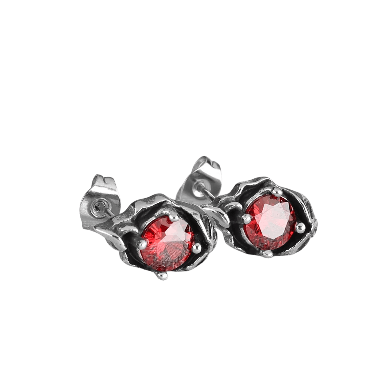 Puces d'oreilles zircon rouge en acier inoxydable texturé, monture irrégulière à l'aspect de roche martelée