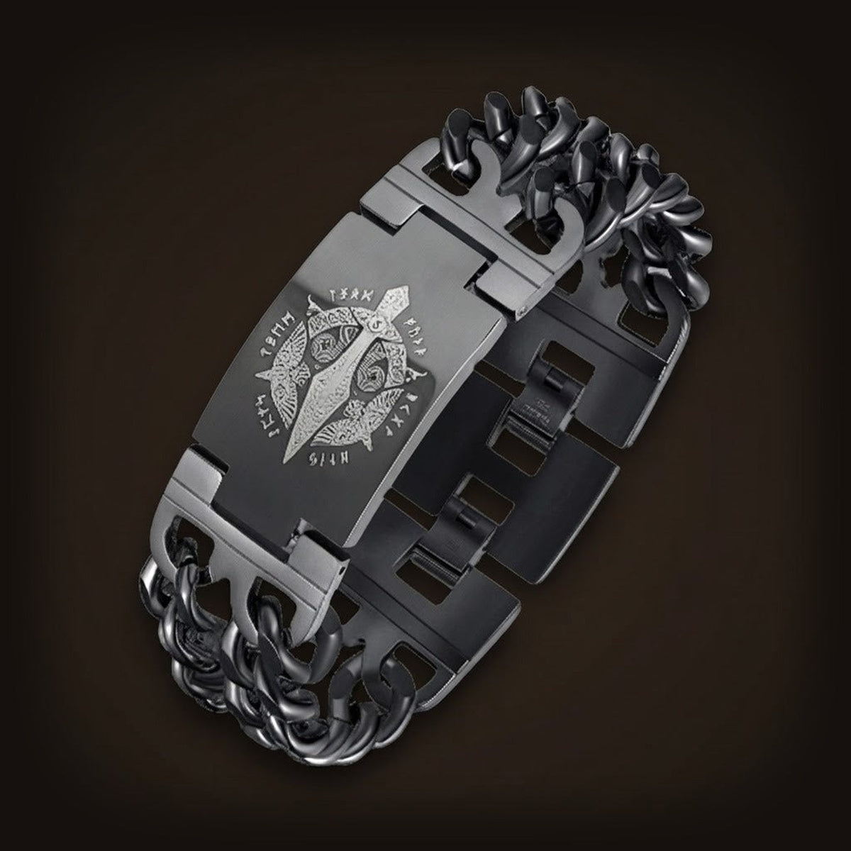 Bracelet viking en acier noir mat, plaque gravée d'une lance entre deux corbeaux, cerclée de runes, maillons gourmette