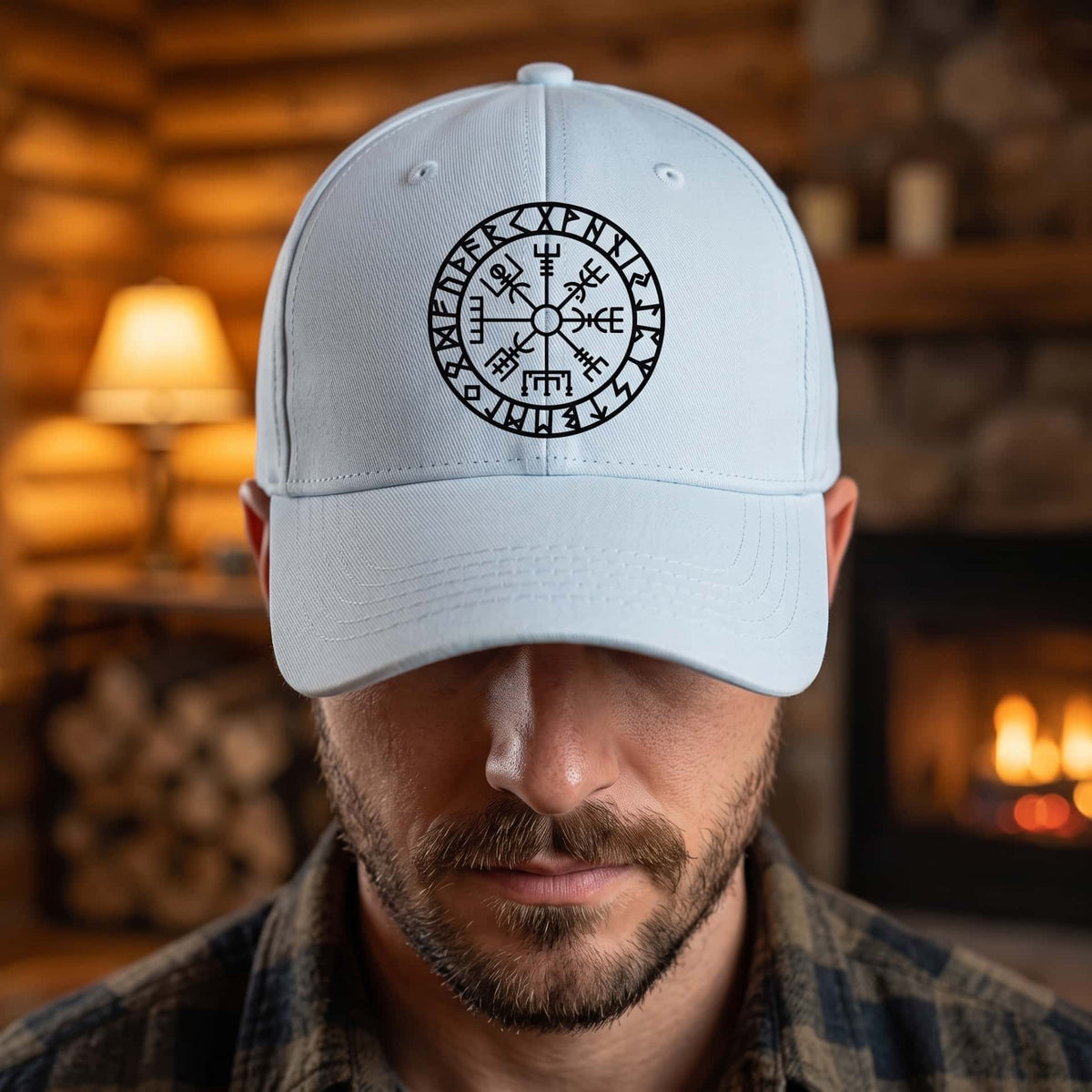 Homme portant la Casquette Viking Vegvísir Brodé Blanc