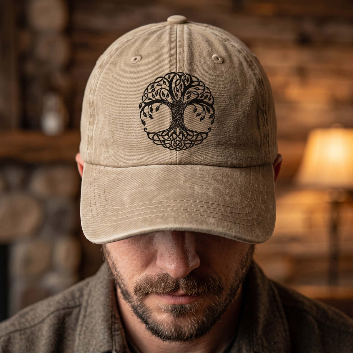 Homme portant la Casquette Viking Yggdrasil Délavée Kaki