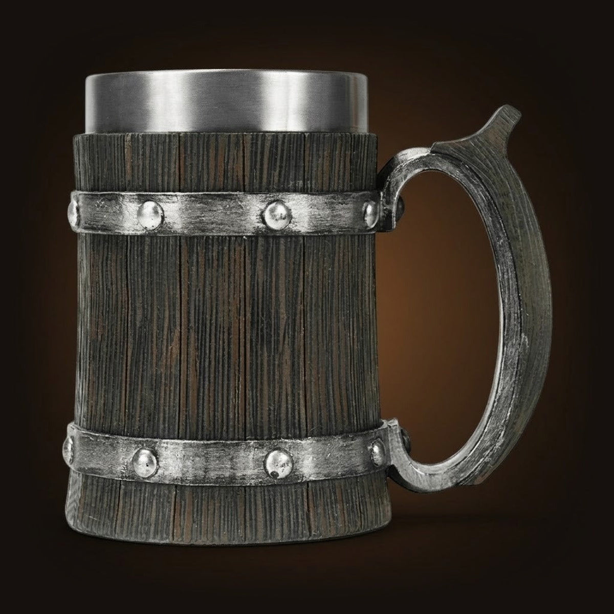 Chope viking 600ml imitation bois brûlé foncé avec anse large et repose-pouce. Mug tonneau sombre isotherme.