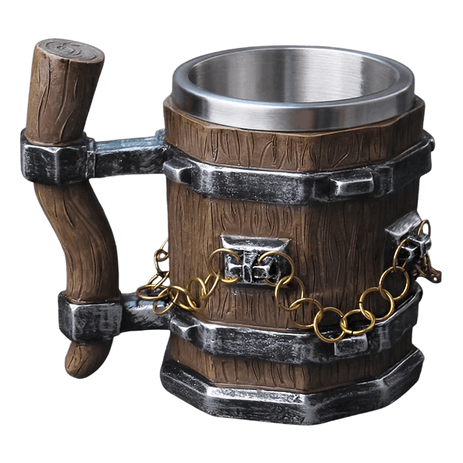 Chope viking tonneau avec chaine doree et cerclages metal argente
