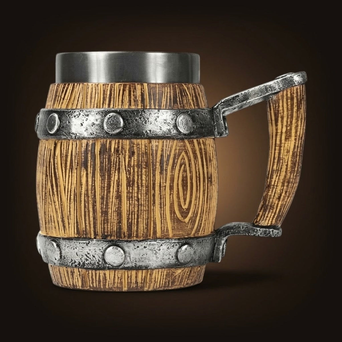 Chope viking forme tonneau bombé imitation bois noueux rustique. Grande capacité 600ml avec intérieur acier inoxydable.