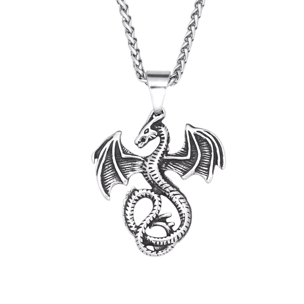 Pendentif dragon ailé en acier inoxydable, ailes déployées et queue enroulée en spirale, avec sa chaîne, sur fond blanc