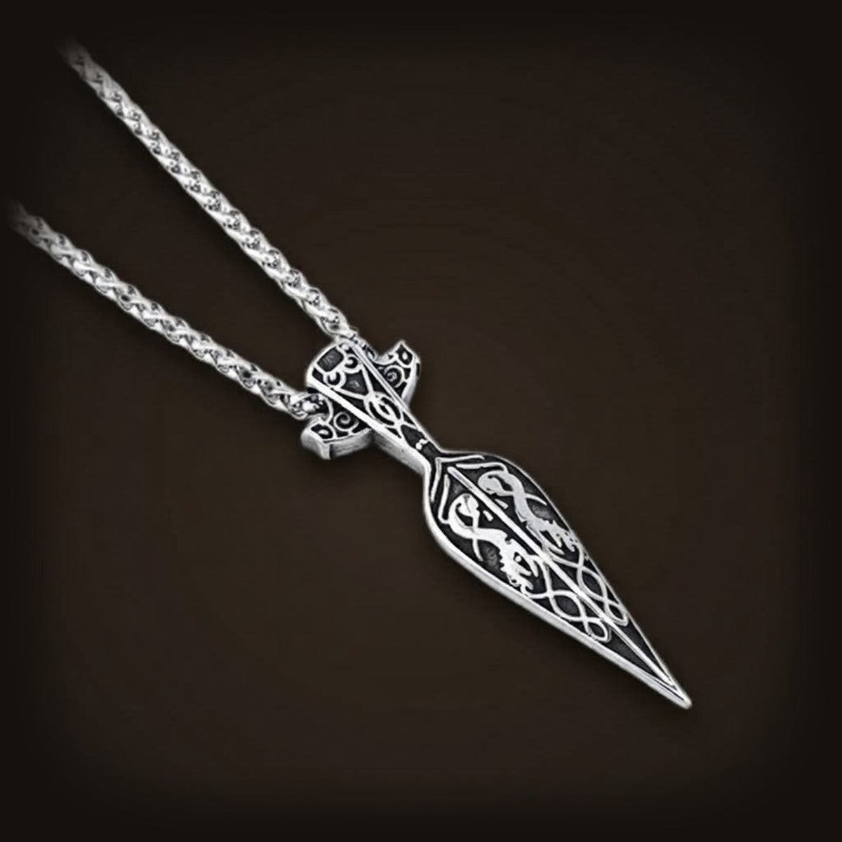 Pendentif fer de lance viking en acier inoxydable, nœuds celtiques gravés sur la douille, sur sa chaîne tressée