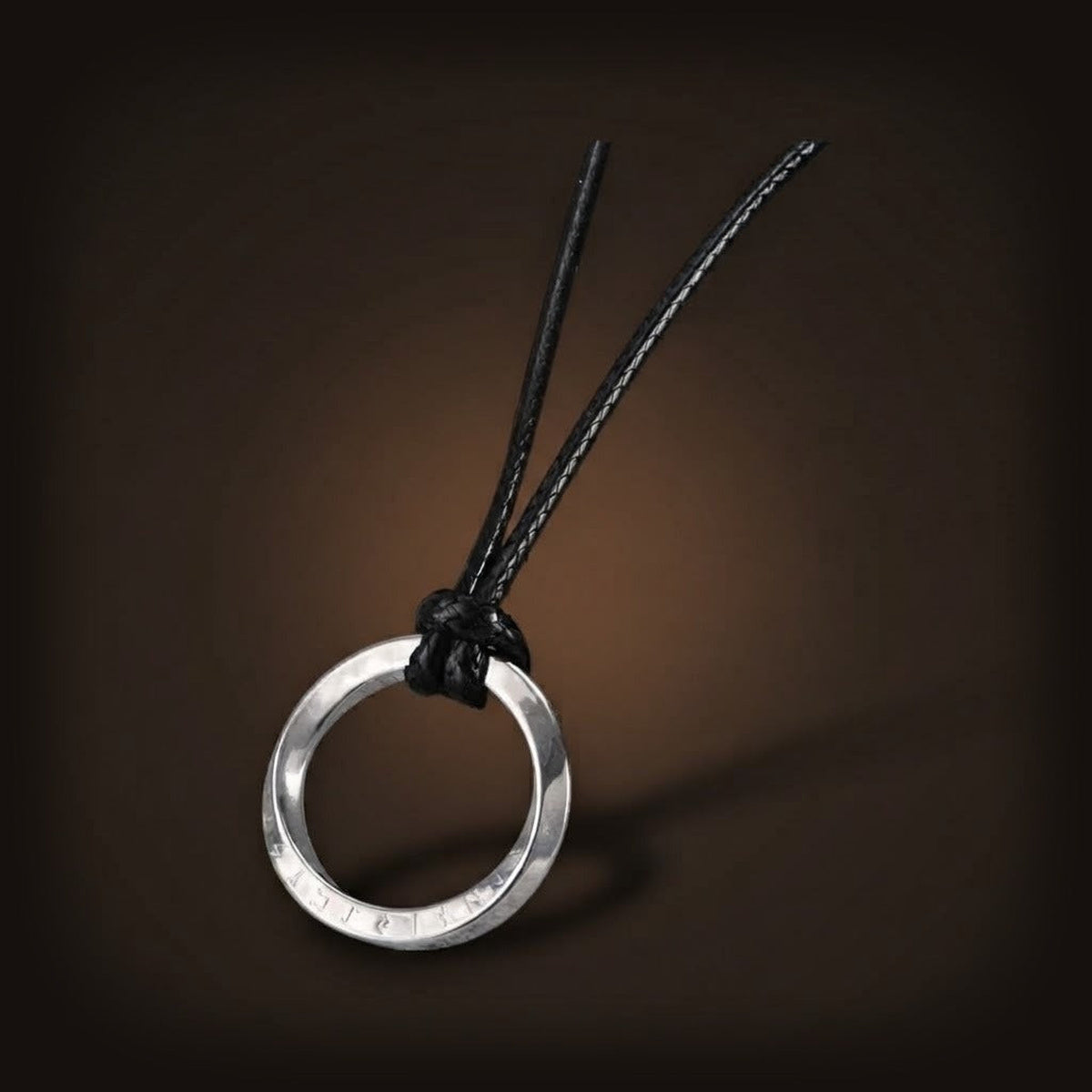 Collier viking pendentif Mobius rond acier argenté - Le Comptoir Viking